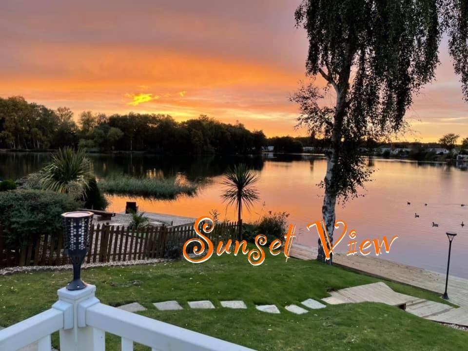 Tattershall Lakes Sunset View Caravan Lakeside, Hot Tub, Garden, Private Fishing Peg & Wifi Dış mekan fotoğraf