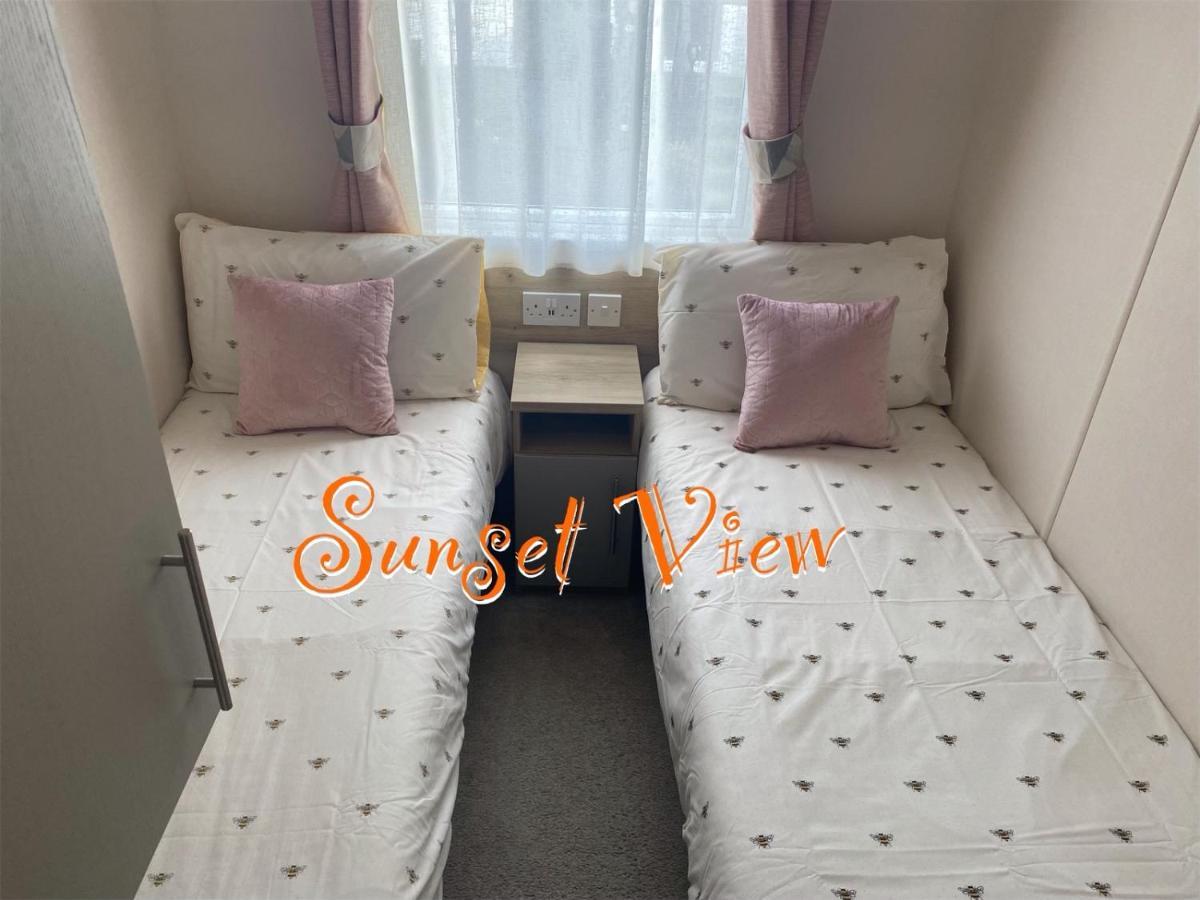 Tattershall Lakes Sunset View Caravan Lakeside, Hot Tub, Garden, Private Fishing Peg & Wifi Dış mekan fotoğraf