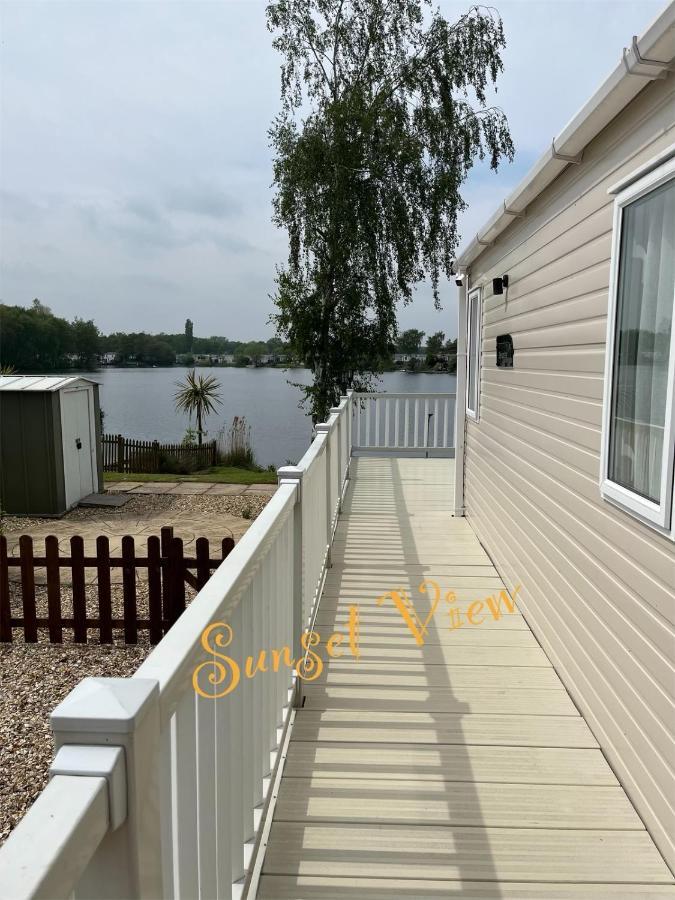 Tattershall Lakes Sunset View Caravan Lakeside, Hot Tub, Garden, Private Fishing Peg & Wifi Dış mekan fotoğraf