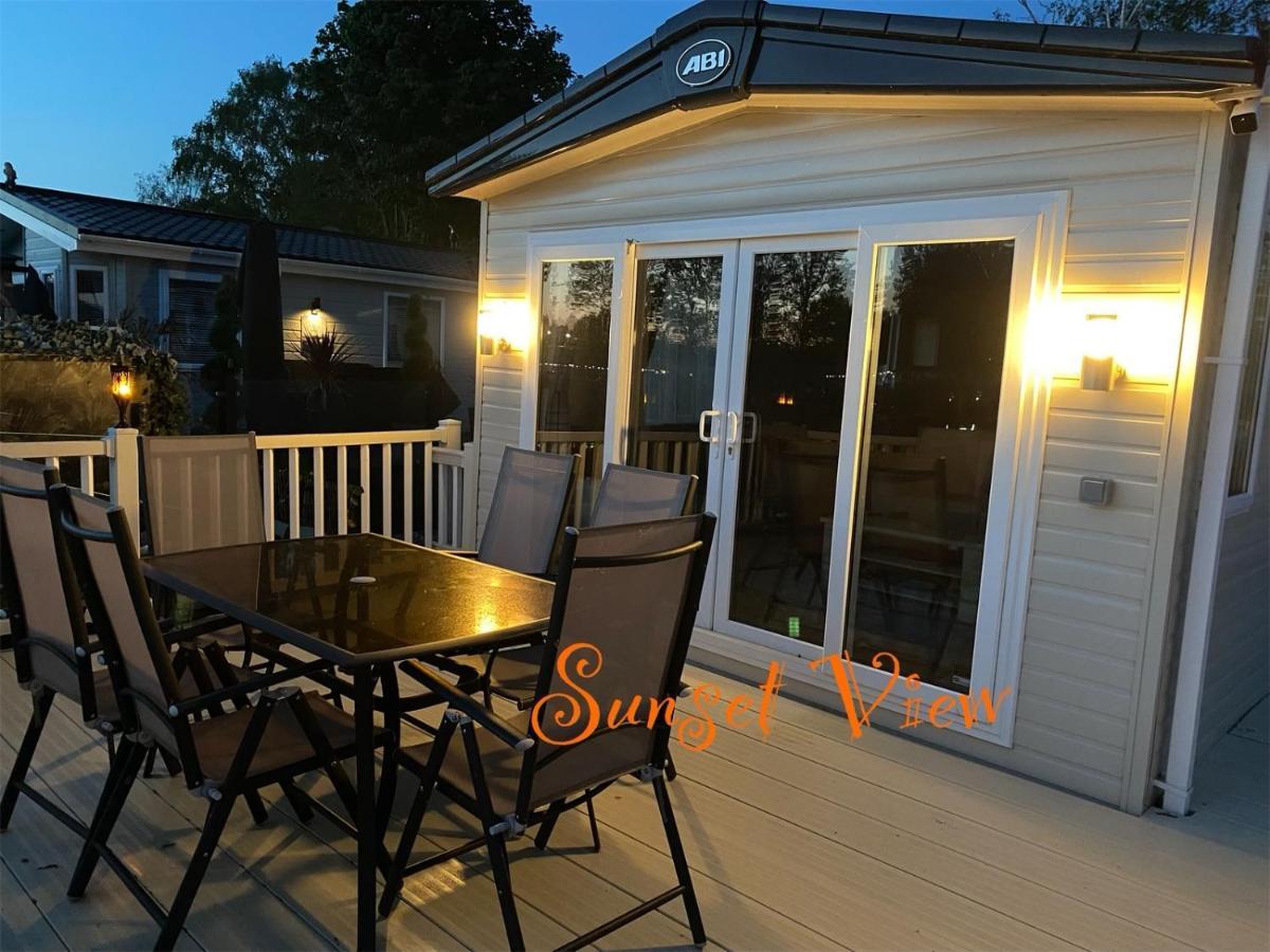 Tattershall Lakes Sunset View Caravan Lakeside, Hot Tub, Garden, Private Fishing Peg & Wifi Dış mekan fotoğraf