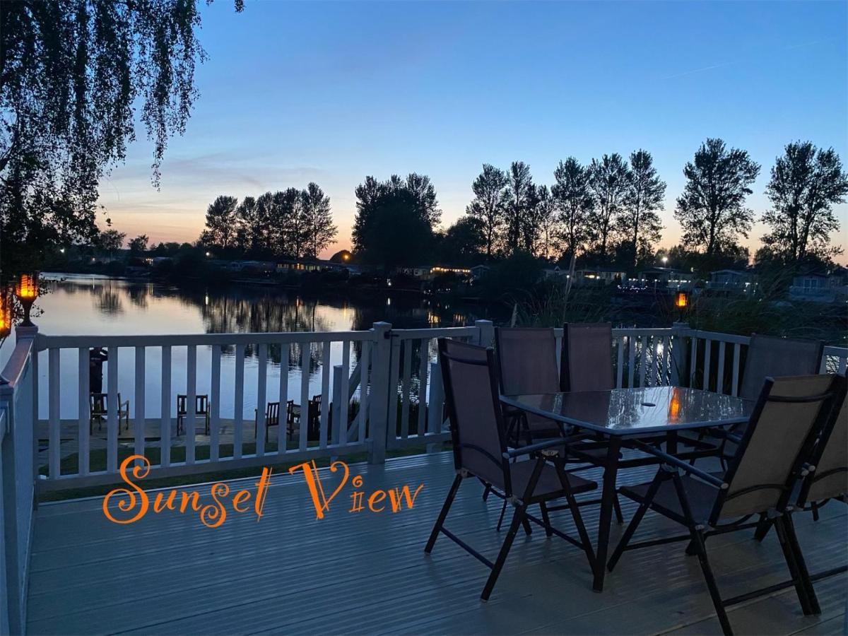 Tattershall Lakes Sunset View Caravan Lakeside, Hot Tub, Garden, Private Fishing Peg & Wifi Dış mekan fotoğraf