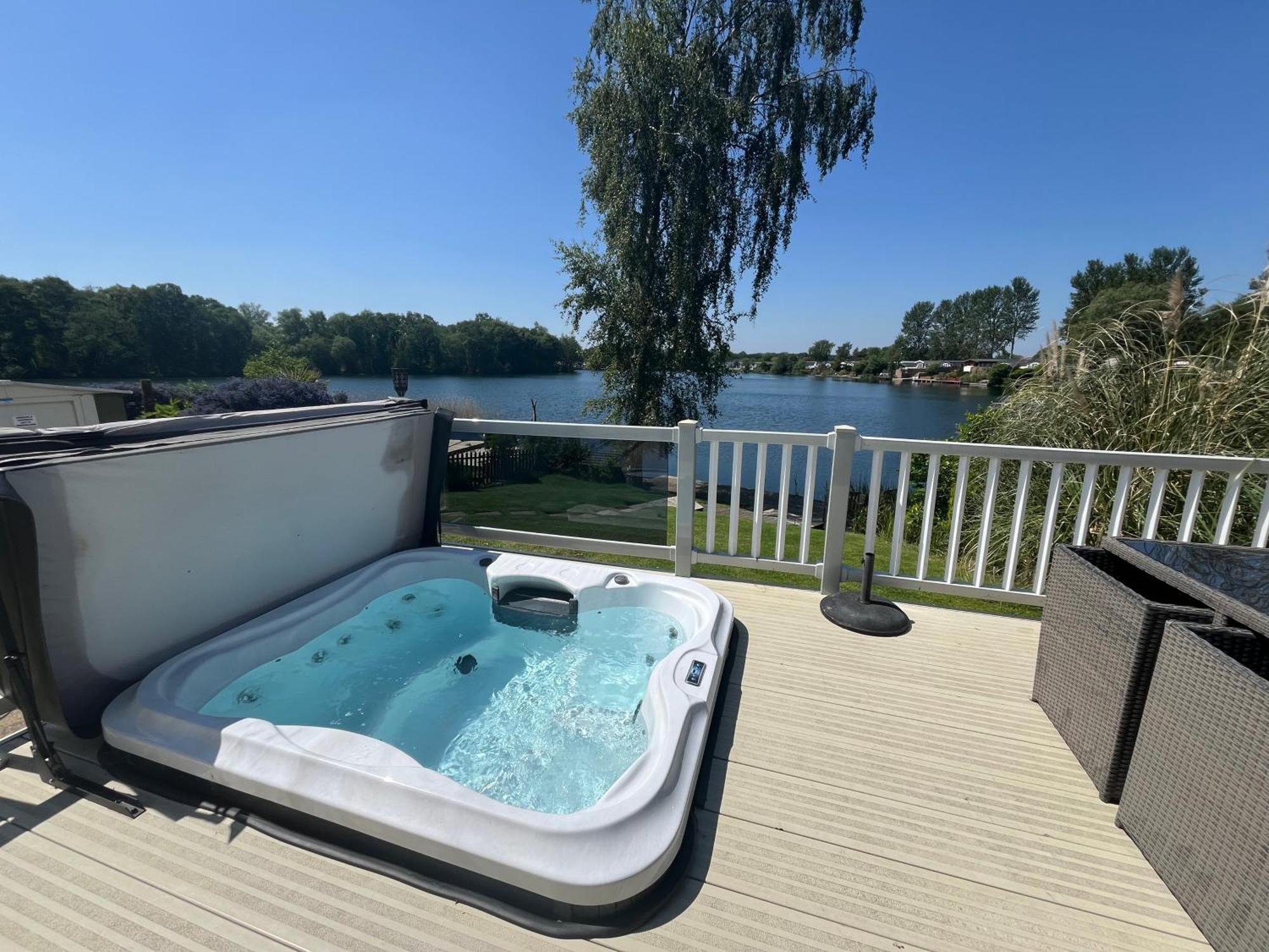 Tattershall Lakes Sunset View Caravan Lakeside, Hot Tub, Garden, Private Fishing Peg & Wifi Dış mekan fotoğraf