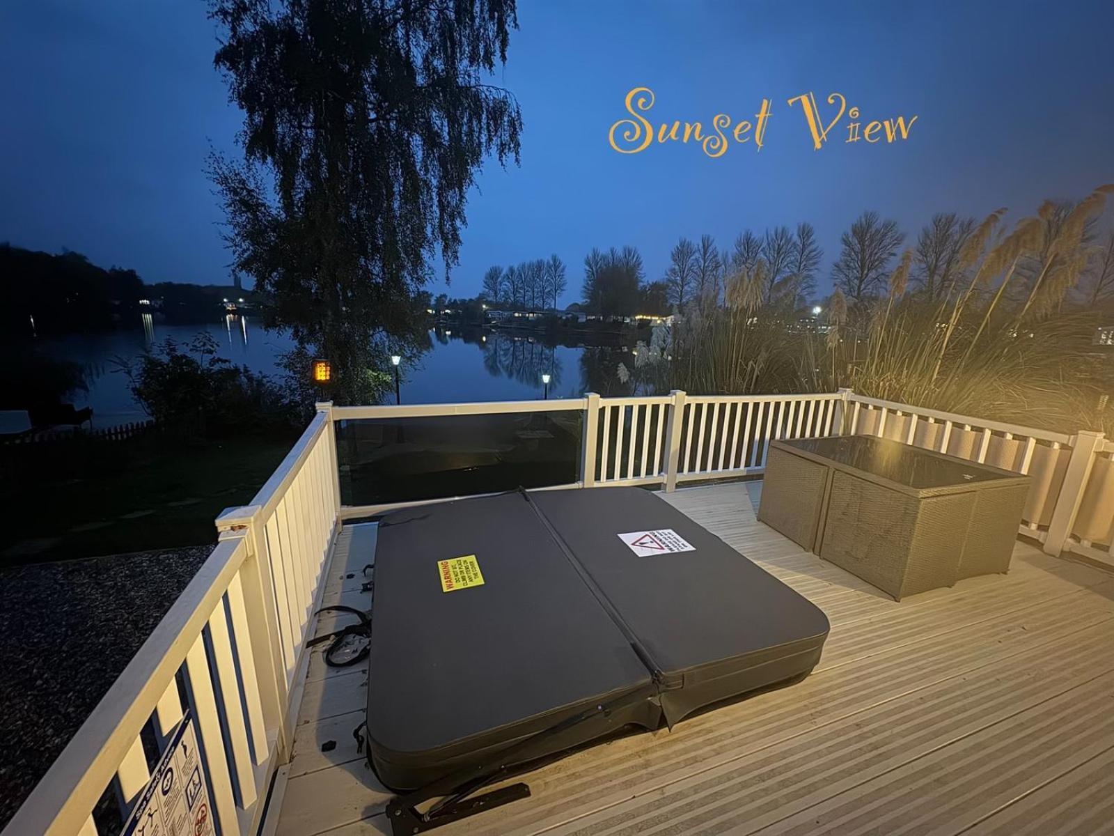 Tattershall Lakes Sunset View Caravan Lakeside, Hot Tub, Garden, Private Fishing Peg & Wifi Dış mekan fotoğraf